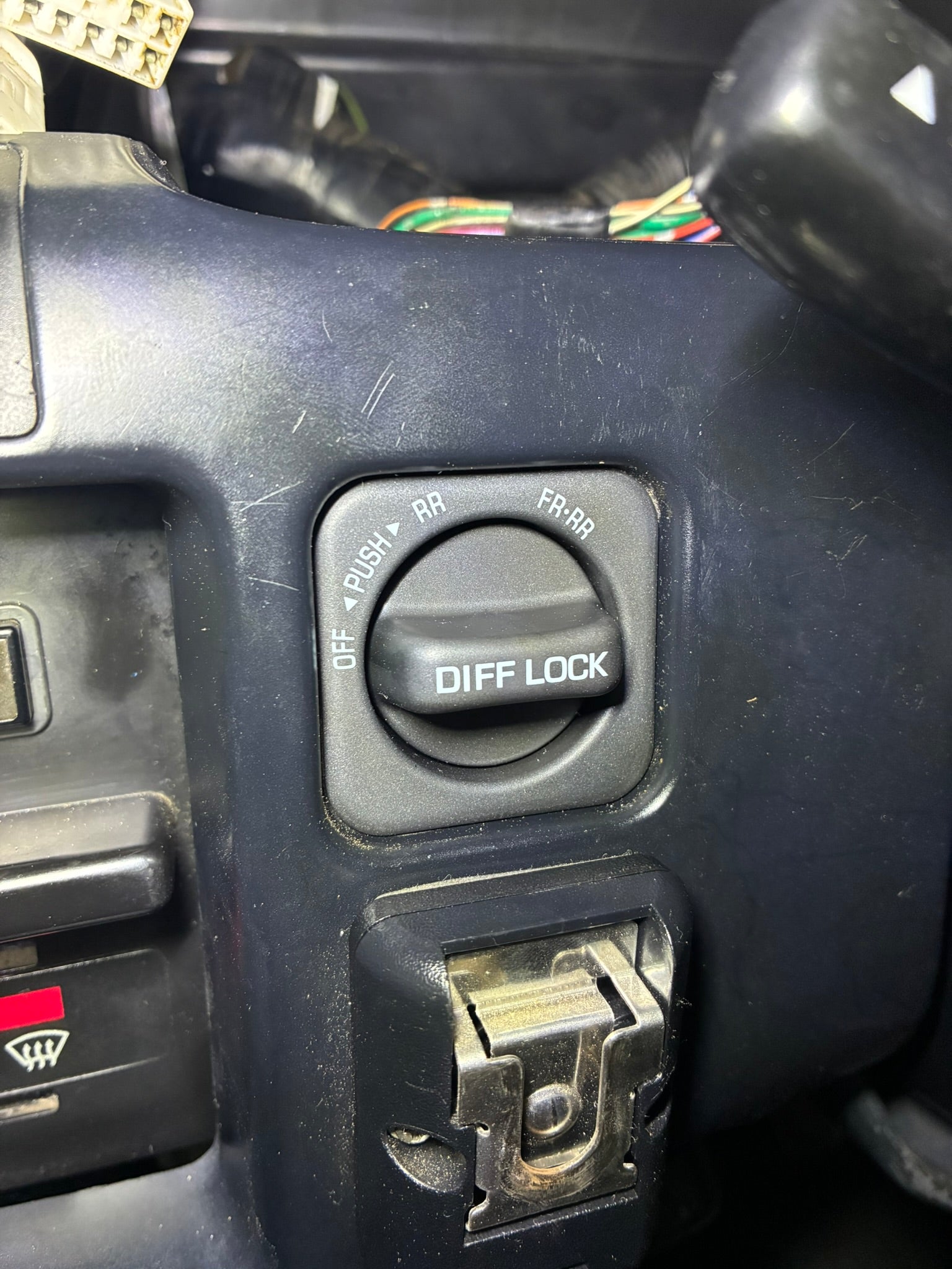 80 Series Land Cruiser Diff Lock Box for ARB Air Compressor